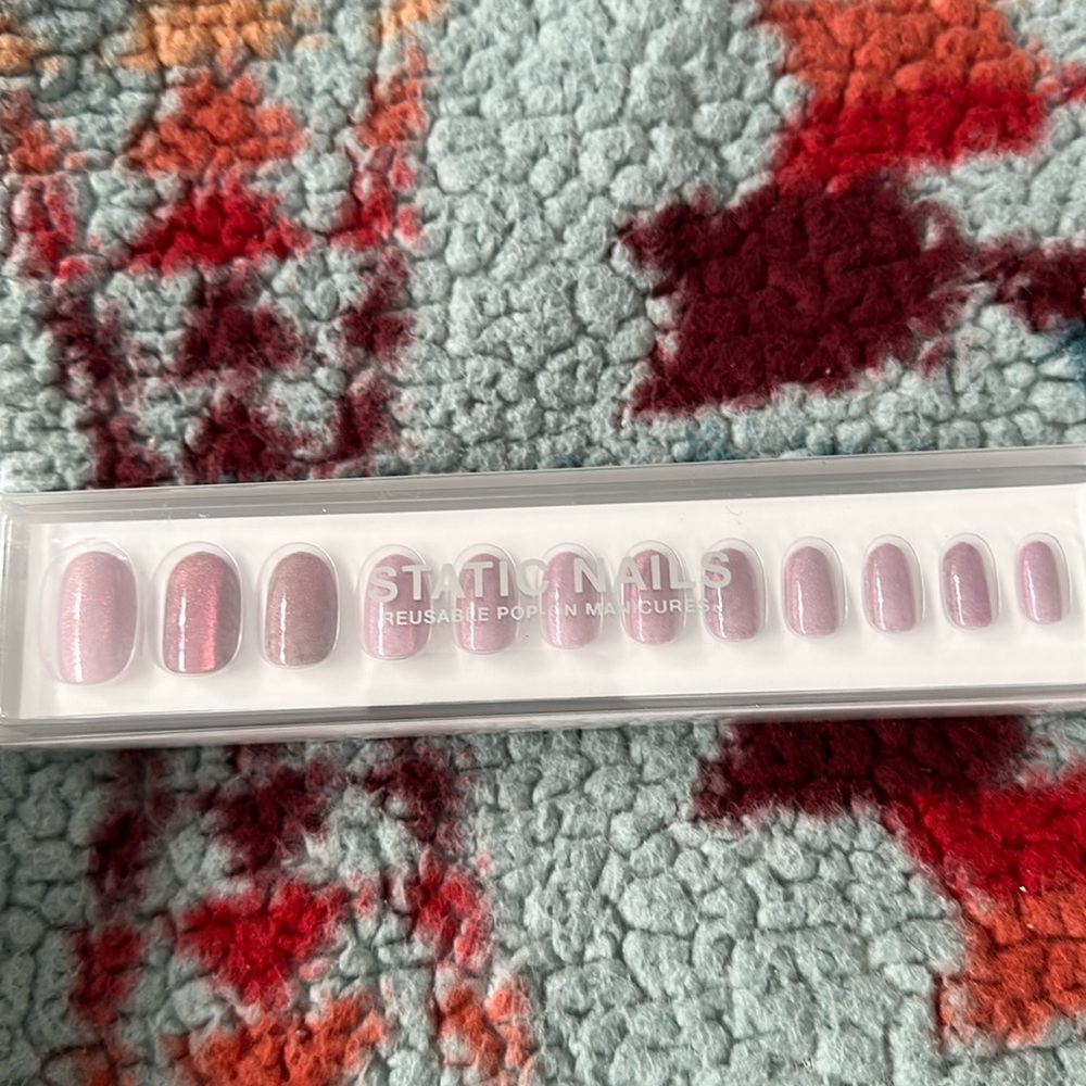 Velvet Nails Lavender, Round.